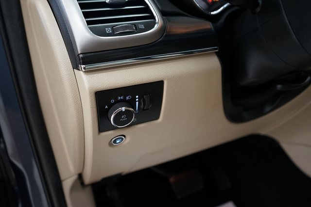 Vehicle image 52 of 64