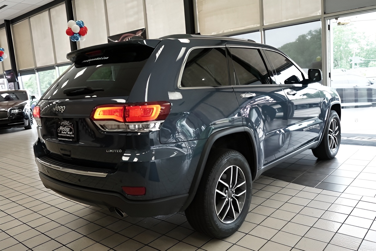 Vehicle image 61 of 64