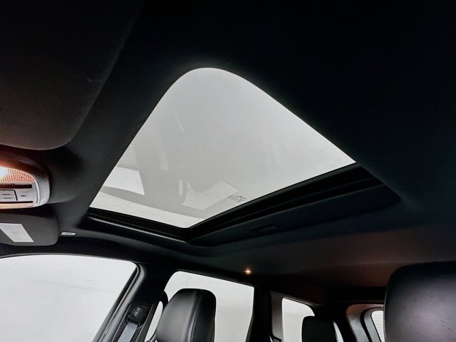 Vehicle image 23 of 30