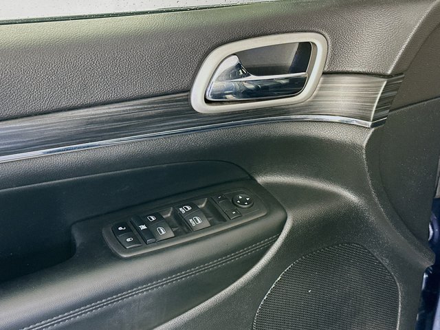 Vehicle image 12 of 30