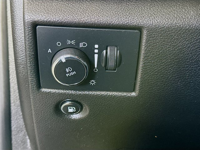 Vehicle image 14 of 30