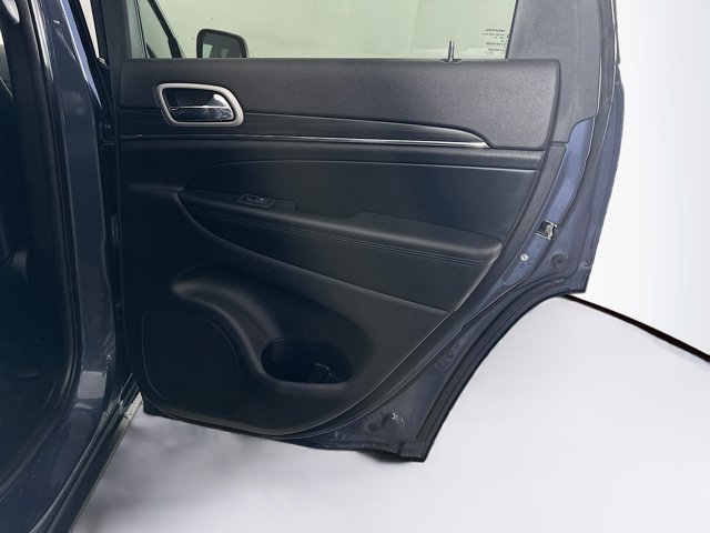 Vehicle image 27 of 30