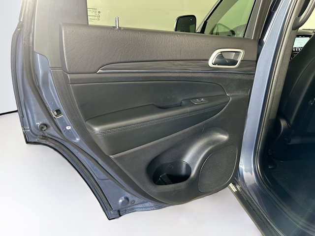 Vehicle image 24 of 30