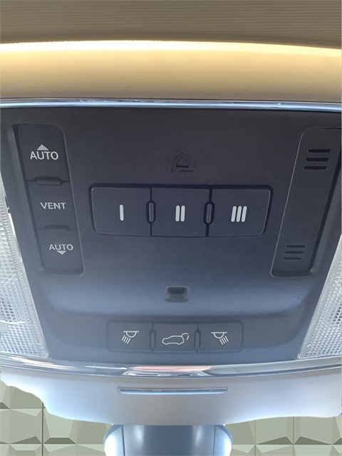 Vehicle image 19 of 26