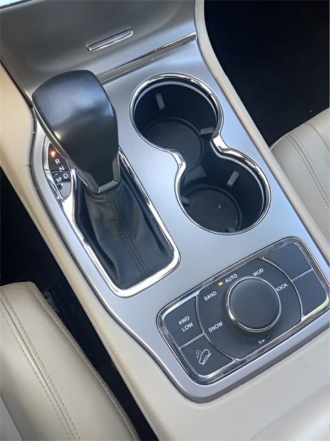 Vehicle image 25 of 26