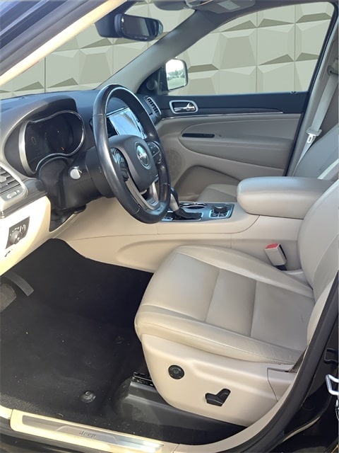 Vehicle image 11 of 26