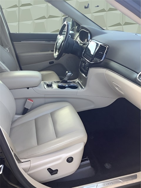 Vehicle image 13 of 26