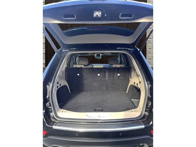 Vehicle image 8 of 26