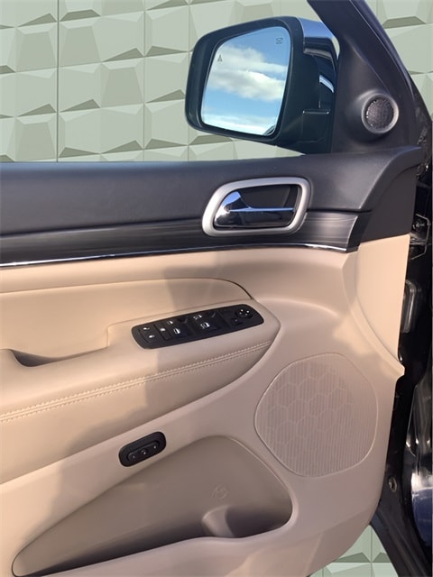 Vehicle image 12 of 26