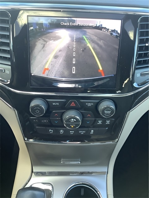Vehicle image 23 of 26