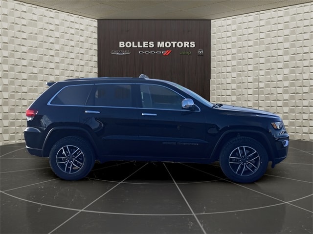 Vehicle image 4 of 26