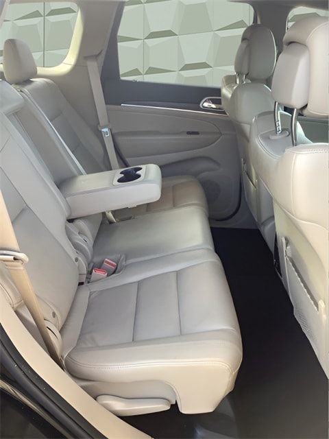 Vehicle image 16 of 26