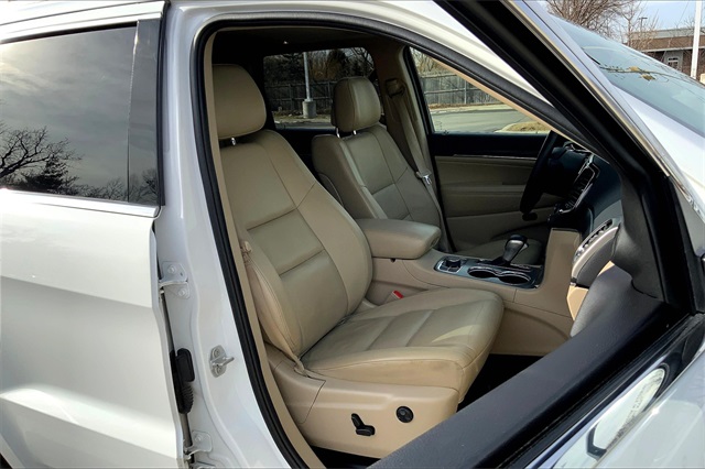 Vehicle image 9 of 34