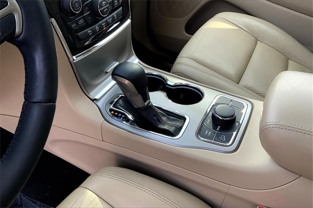 Vehicle image 17 of 34
