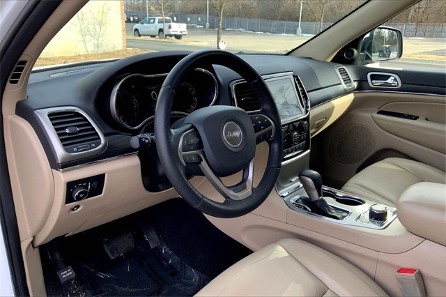 Vehicle image 14 of 34