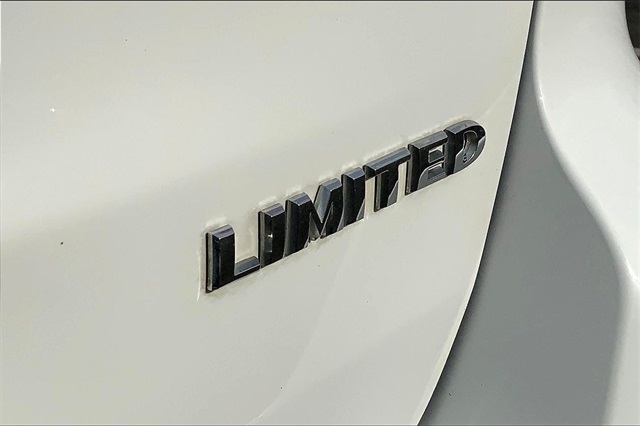 Vehicle image 10 of 34