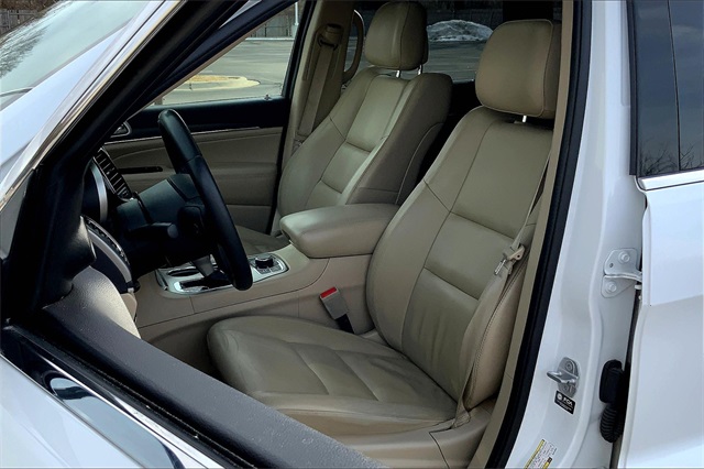 Vehicle image 25 of 34