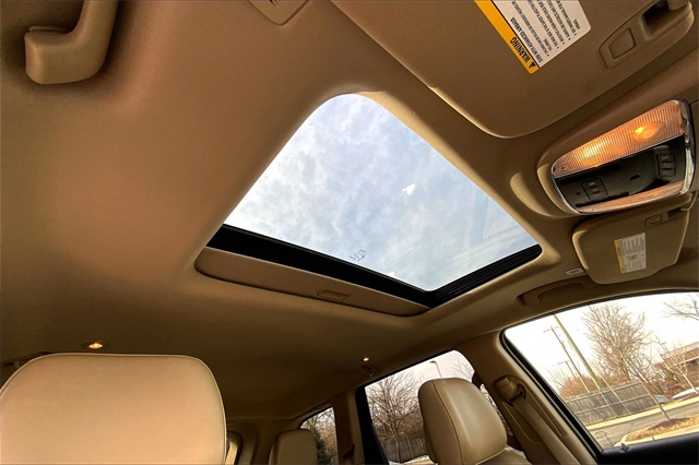 Vehicle image 22 of 34