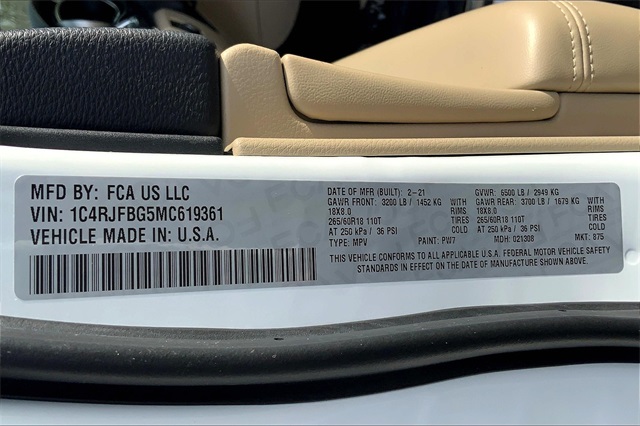 Vehicle image 33 of 34