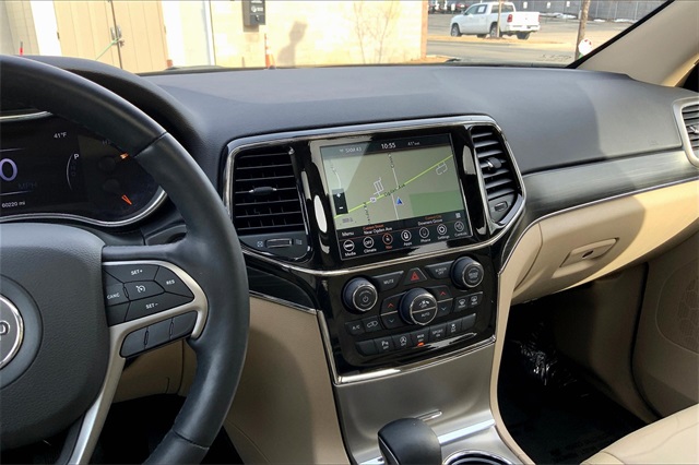 Vehicle image 8 of 34