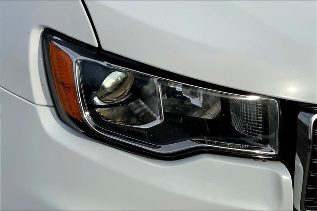 Vehicle image 28 of 34