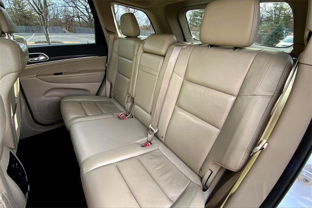 Vehicle image 26 of 34