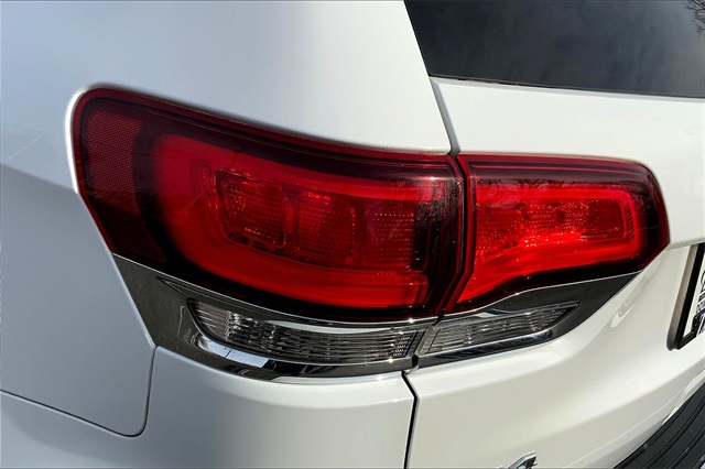 Vehicle image 29 of 34