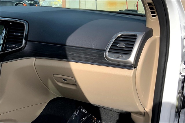 Vehicle image 16 of 34