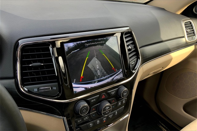 Vehicle image 21 of 34
