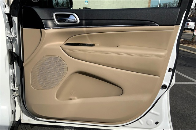 Vehicle image 24 of 34