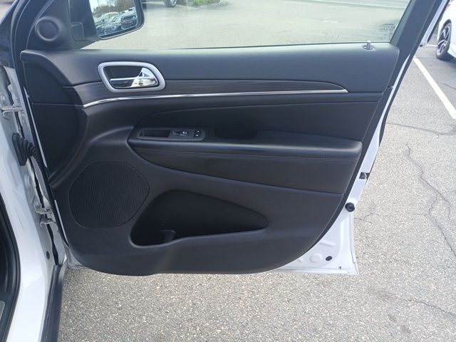 Vehicle image 26 of 31