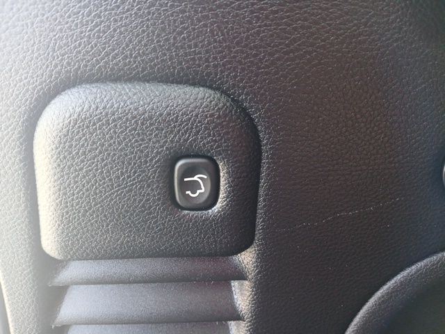 Vehicle image 12 of 31