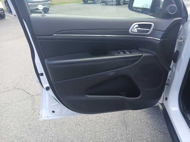 Vehicle image 23 of 31