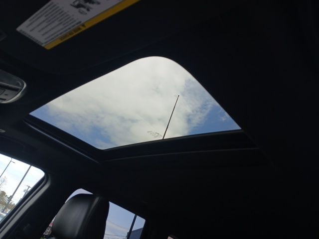 Vehicle image 22 of 31