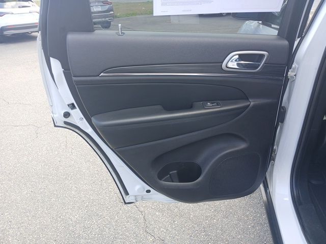 Vehicle image 24 of 31