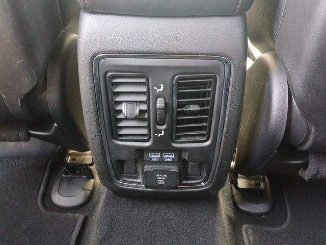 Vehicle image 14 of 31