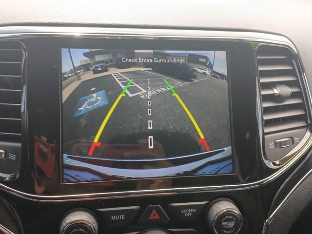 Vehicle image 19 of 31
