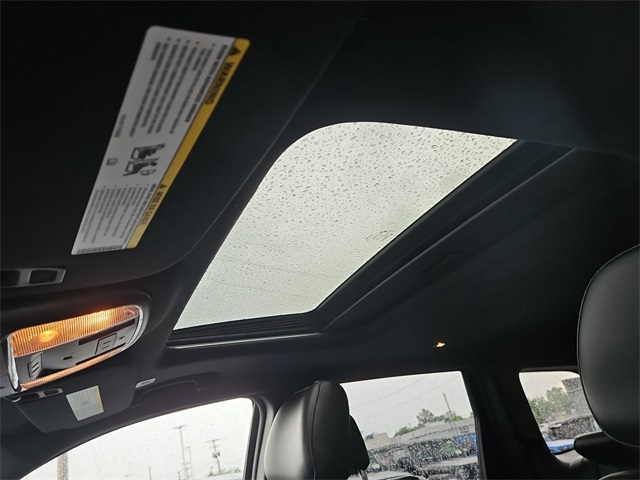 Vehicle image 16 of 25