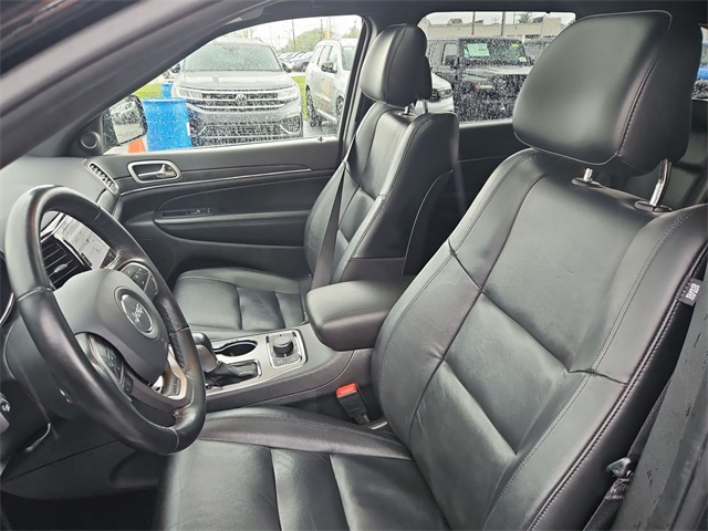 Vehicle image 18 of 25