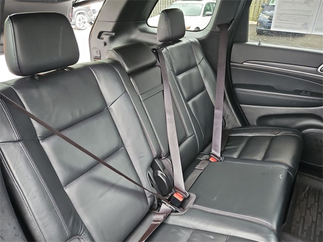 Vehicle image 17 of 25