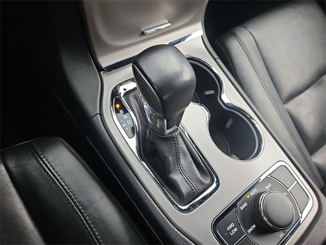 Vehicle image 10 of 25