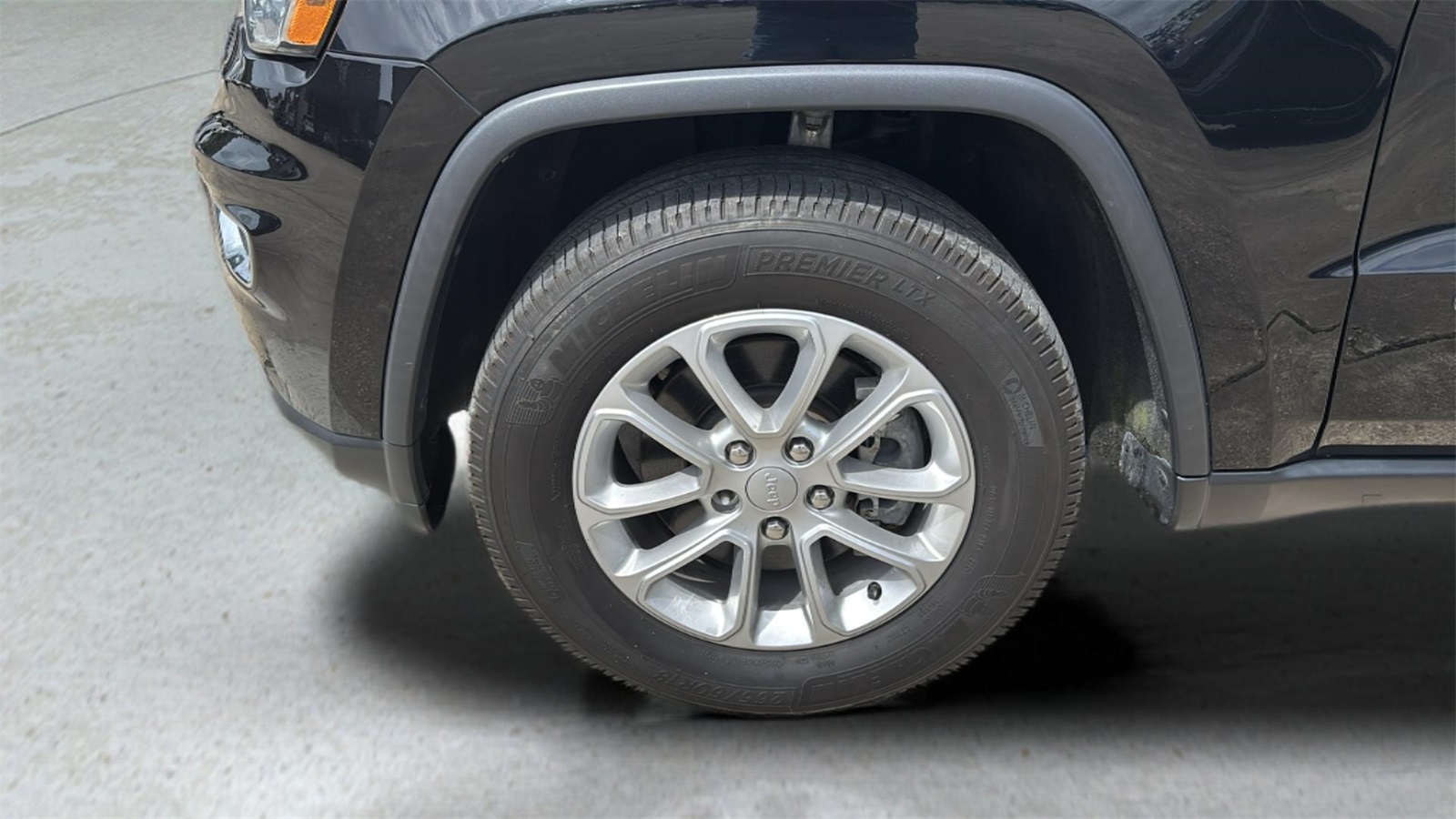 Vehicle image 20 of 23