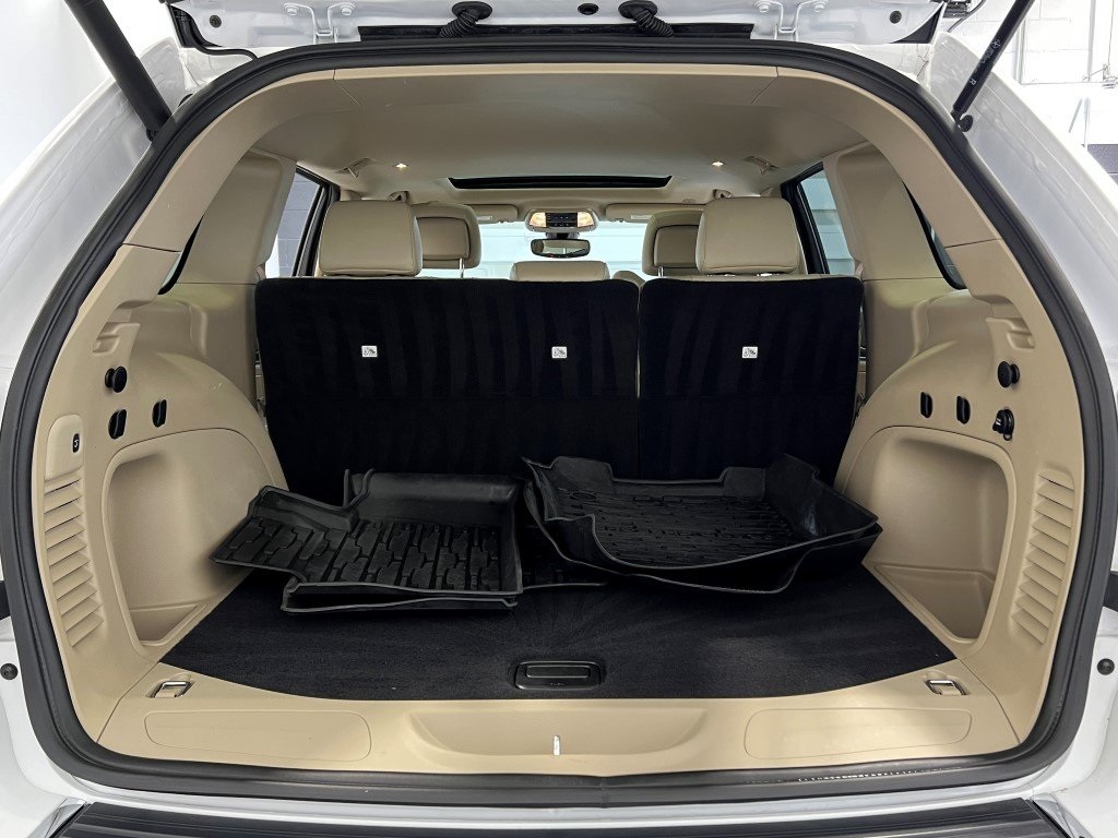 Vehicle image 17 of 40