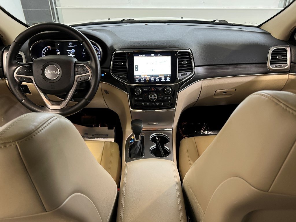Vehicle image 21 of 40