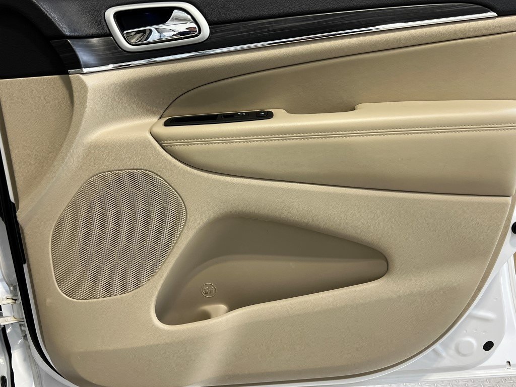Vehicle image 14 of 40