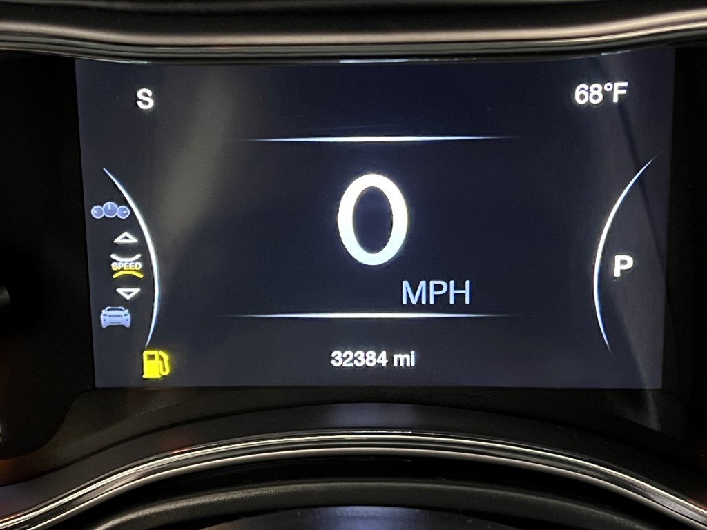 Vehicle image 27 of 40