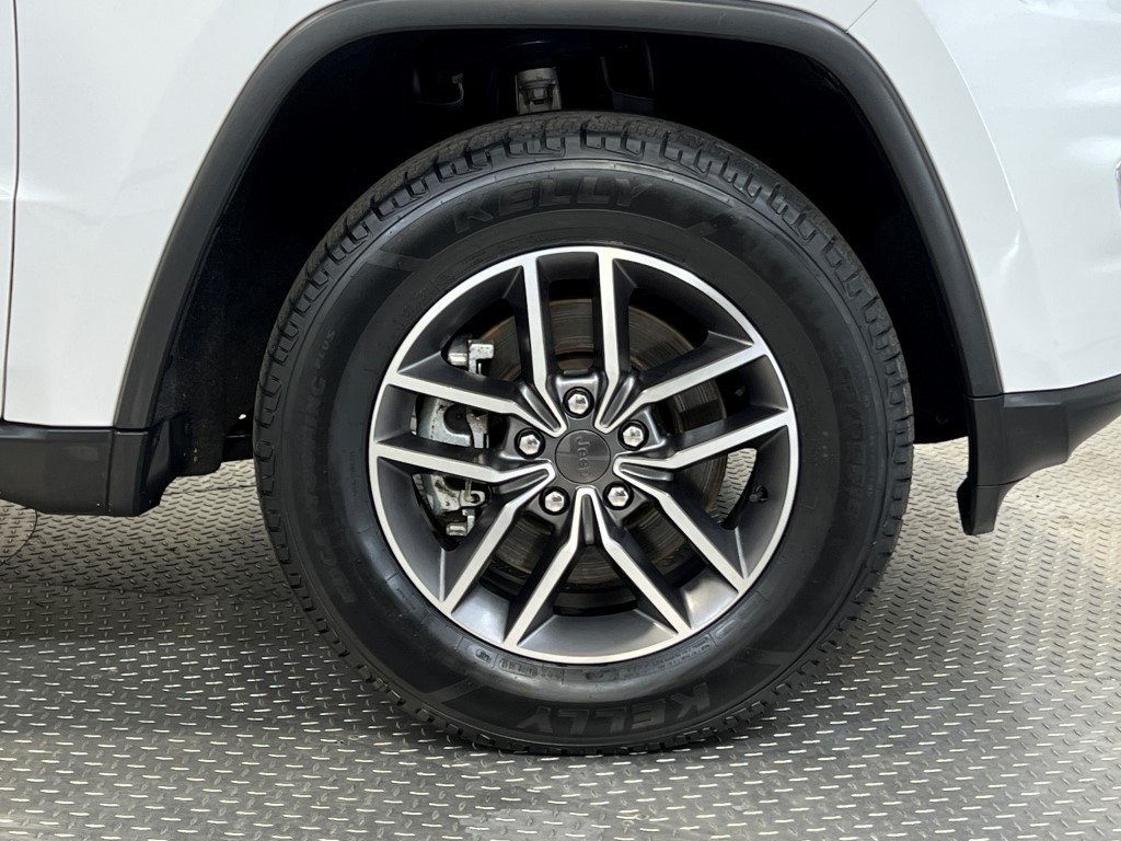 Vehicle image 9 of 40