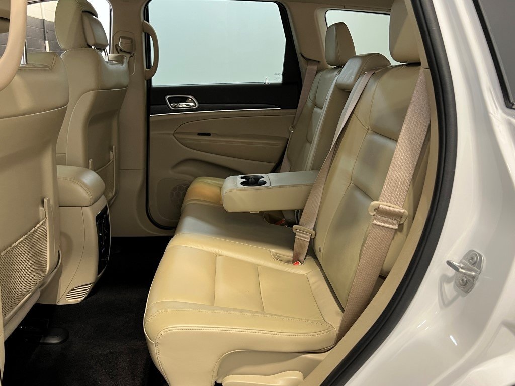 Vehicle image 19 of 40