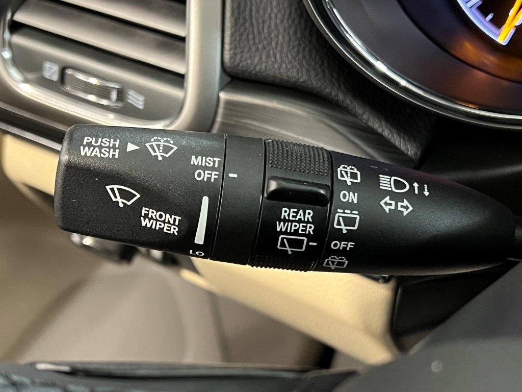 Vehicle image 34 of 40