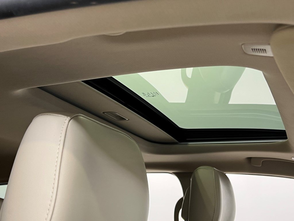 Vehicle image 12 of 40